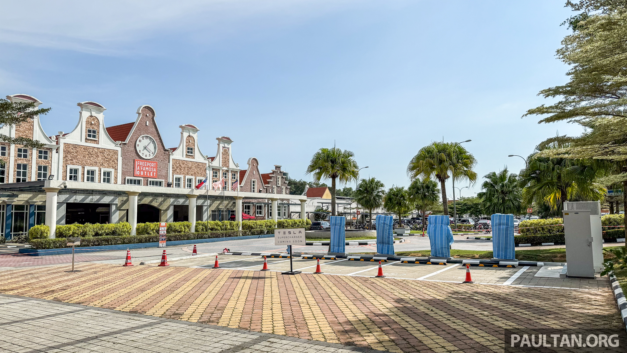 Tesla 超级充电站于甲州 Freeport A’Famosa Outlet 落成