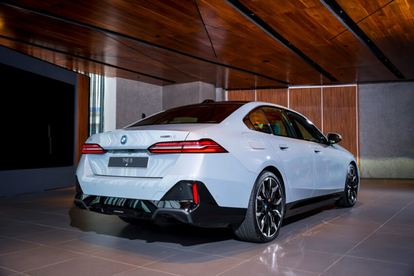 2024 BMW i5 eDrive40 纯电四门房车本地上市, 售价42万 238479