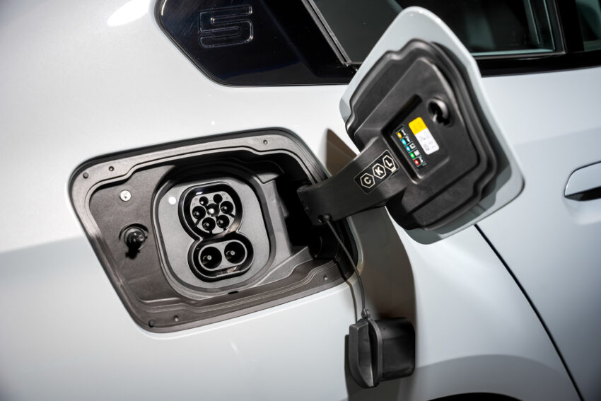 2024 BMW i5 eDrive40 纯电四门房车本地上市, 售价42万 238484