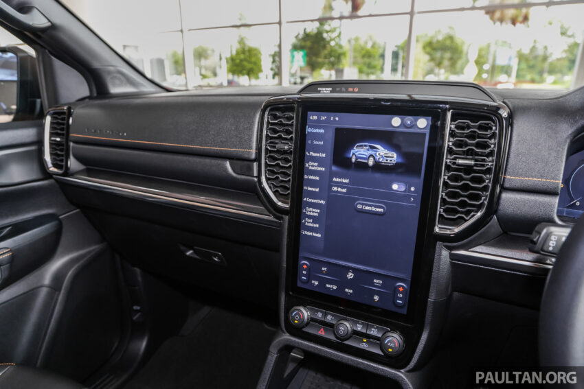 2023 Ford Everest Wildtrak 顶规版新车实拍, 要价33.9万 240407