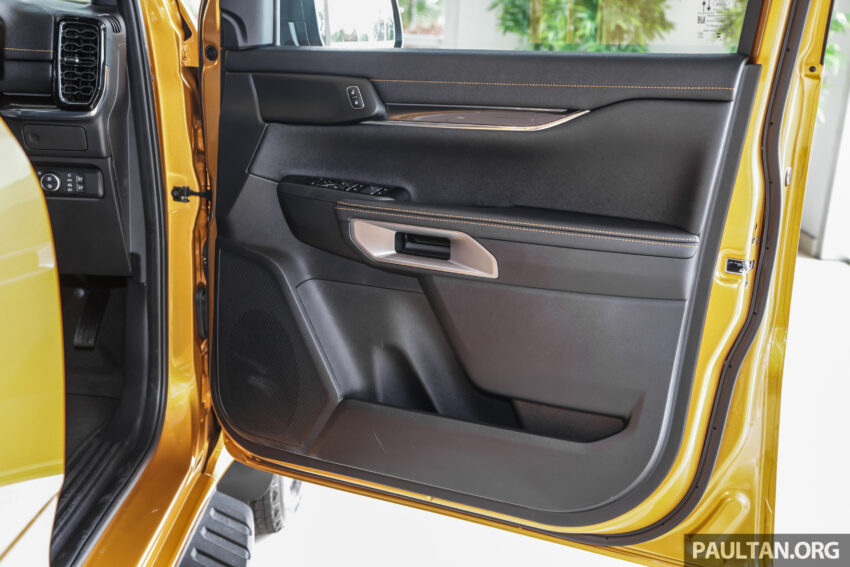 2023 Ford Everest Wildtrak 顶规版新车实拍, 要价33.9万 240434