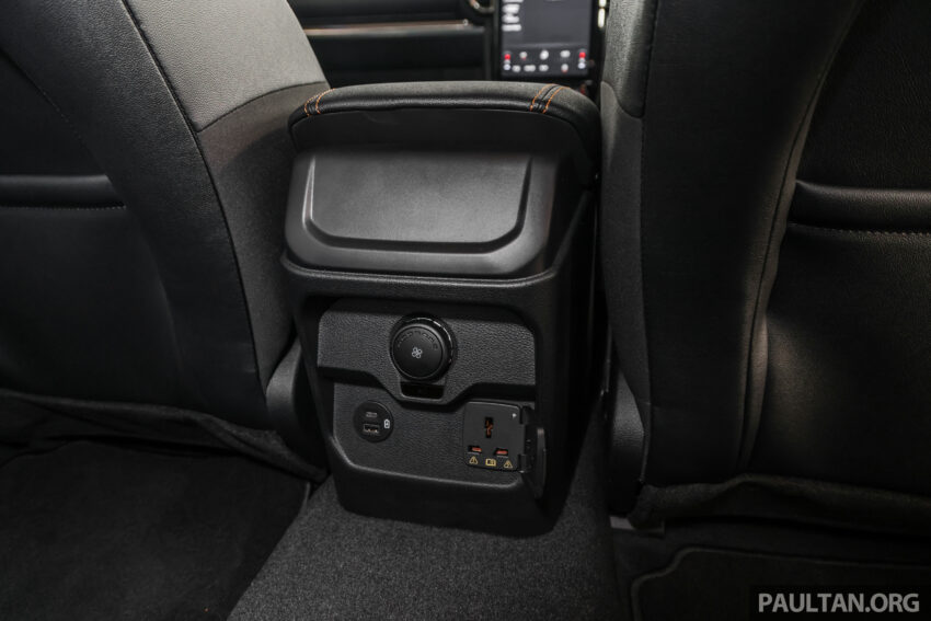 2023 Ford Everest Wildtrak 顶规版新车实拍, 要价33.9万 240453