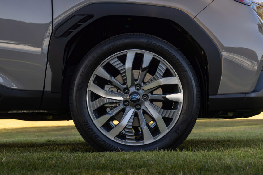 第六代大改款 Subaru Forester 美国首发, 搭载11.6寸直屏 240138