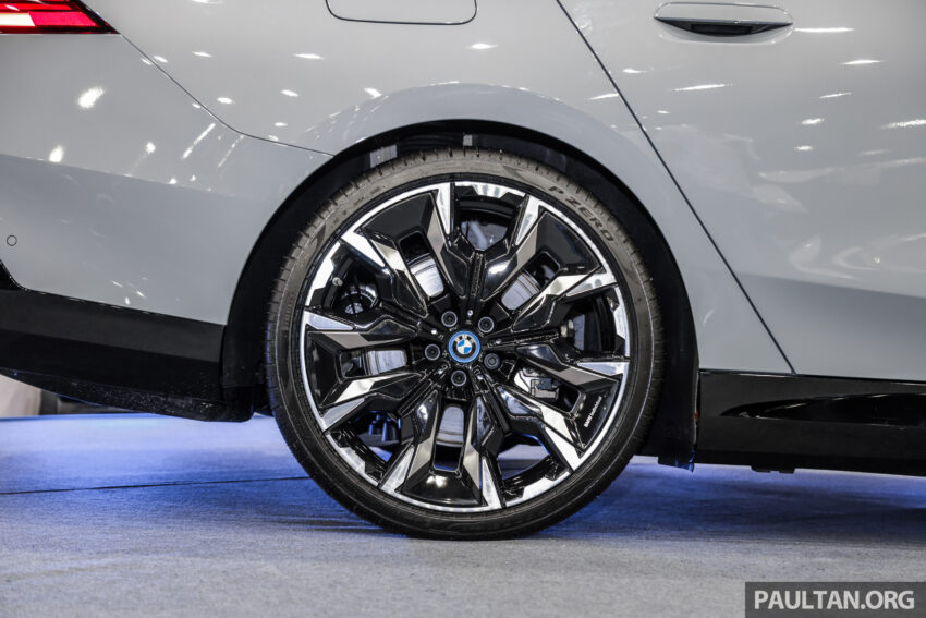 2024 BMW i5 eDrive40 纯电四门房车本地上市, 售价42万 238753