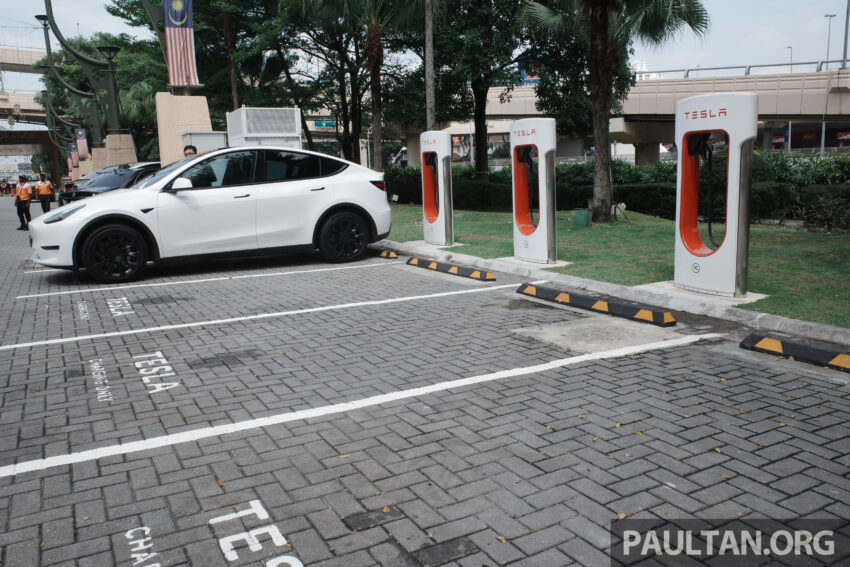 Sunway Pyramid Tesla 户外超级充电站启用, 拥有四个充电桩, 最高250kWh, RM1.25/kWh, 每分钟闲置收费RM4 238199