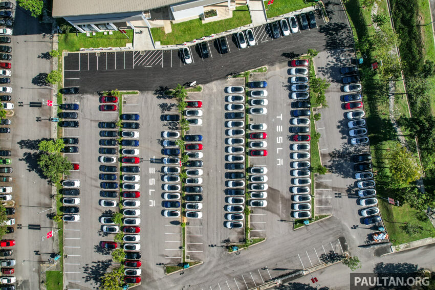 Tesla Model 3 首批新车交付顾客, 原厂推出 Premium Connectivity 车载联网服务配套, 月费RM35.99, 30天试用 241190