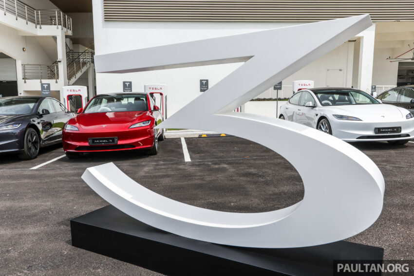 Tesla Model 3 首批新车交付顾客, 原厂推出 Premium Connectivity 车载联网服务配套, 月费RM35.99, 30天试用 241181