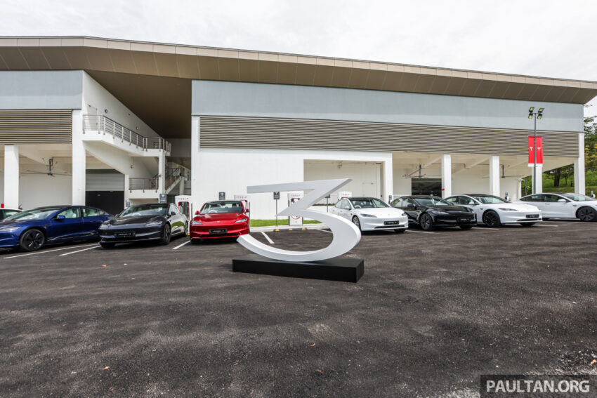 Tesla Model 3 首批新车交付顾客, 原厂推出 Premium Connectivity 车载联网服务配套, 月费RM35.99, 30天试用 241182