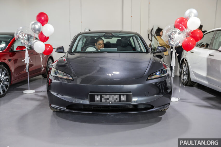Tesla Model 3 首批新车交付顾客, 原厂推出 Premium Connectivity 车载联网服务配套, 月费RM35.99, 30天试用 241185