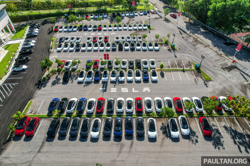 Tesla Model 3 首批新车交付顾客, 原厂推出 Premium Connectivity 车载联网服务配套, 月费RM35.99, 30天试用 241188
