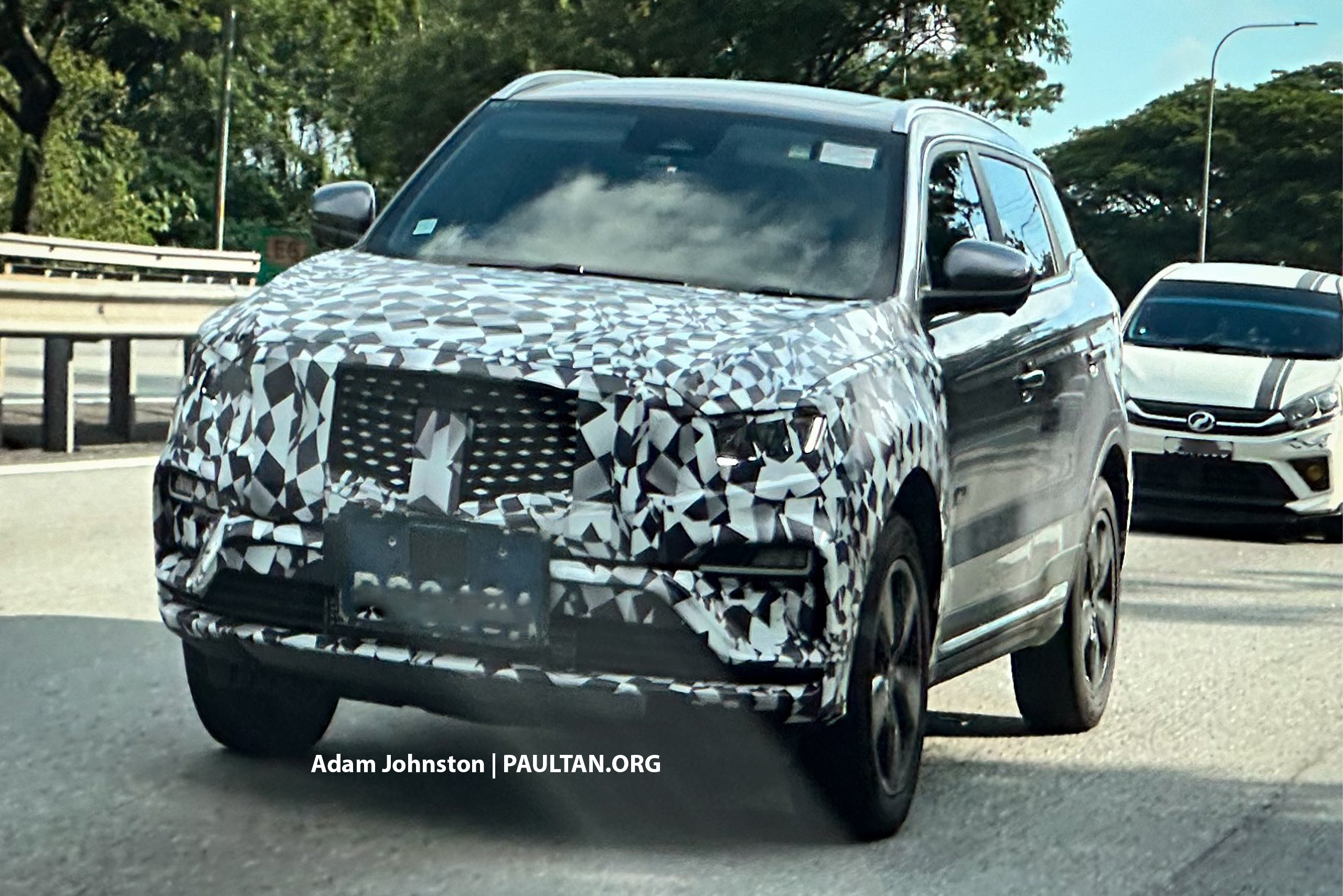 发布在即？2024 Proton X70 小改款本地路测再被“捕获”
