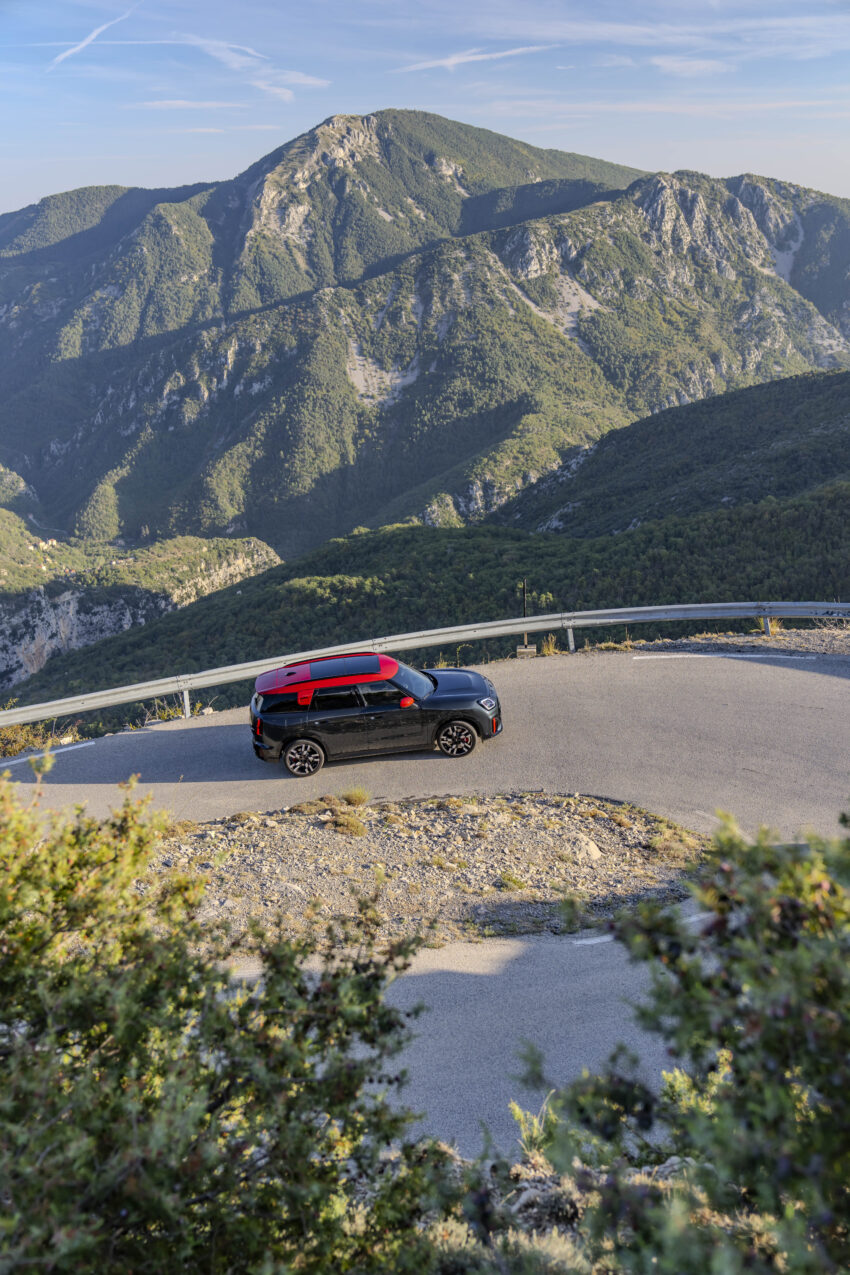 2024 MINI Countryman John Cooper Works 性能版大改款发布, 引擎经强化, 317匹马力, 5.4秒破百, 极速250km/h 239750
