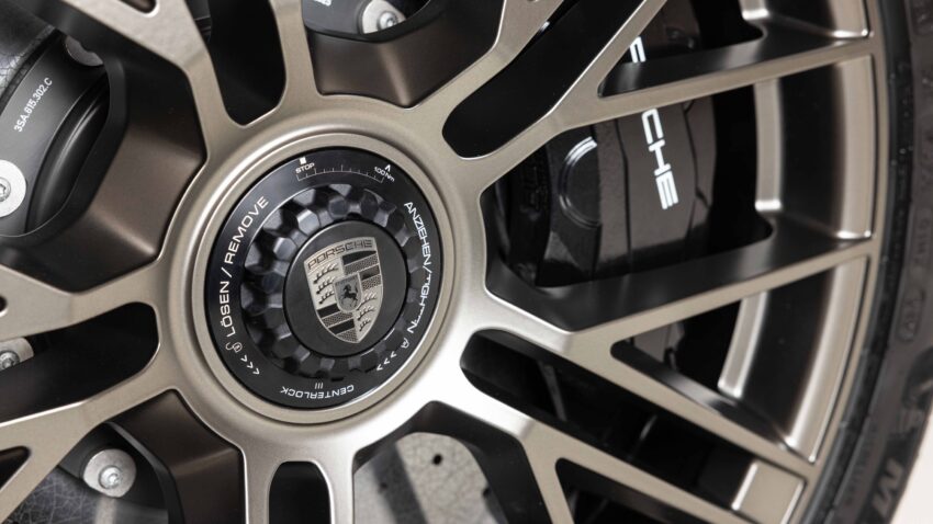 2024 Porsche Panamera 第三代大改款首发, 性能更强 241059