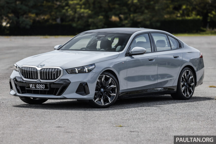 新车实拍: 2024 BMW i5 eDrive40, 单一等级售价42万, 6秒整破百, 极速193km/h, 续航里程582公里, 34分钟充电80% 242449