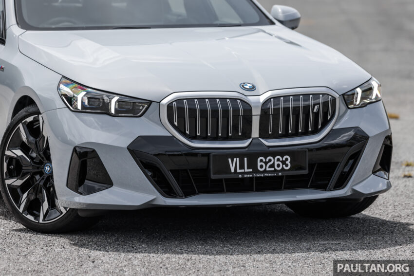新车实拍: 2024 BMW i5 eDrive40, 单一等级售价42万, 6秒整破百, 极速193km/h, 续航里程582公里, 34分钟充电80% 242463