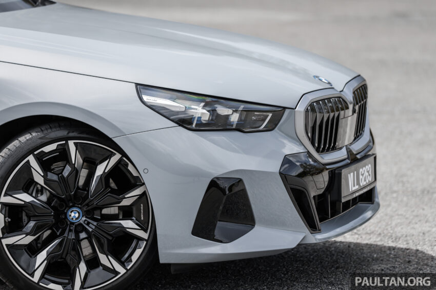 新车实拍: 2024 BMW i5 eDrive40, 单一等级售价42万, 6秒整破百, 极速193km/h, 续航里程582公里, 34分钟充电80% 242465