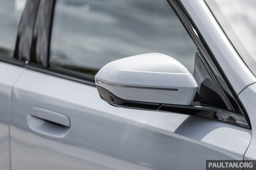 新车实拍: 2024 BMW i5 eDrive40, 单一等级售价42万, 6秒整破百, 极速193km/h, 续航里程582公里, 34分钟充电80% 242471