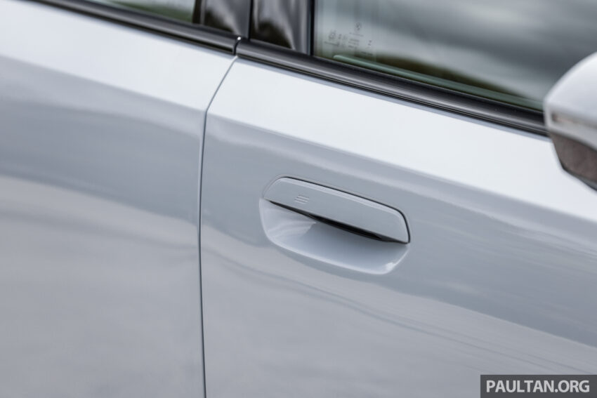 新车实拍: 2024 BMW i5 eDrive40, 单一等级售价42万, 6秒整破百, 极速193km/h, 续航里程582公里, 34分钟充电80% 242473