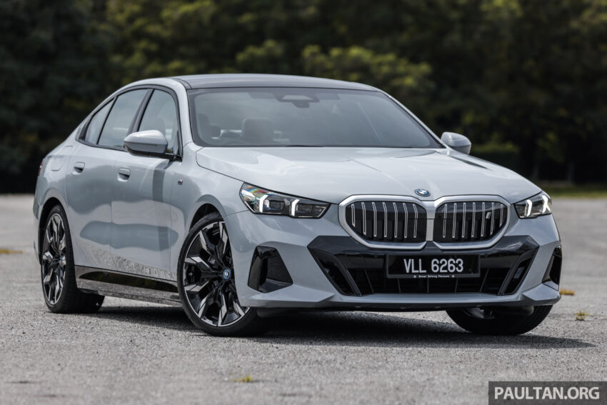 新车实拍: 2024 BMW i5 eDrive40, 单一等级售价42万, 6秒整破百, 极速193km/h, 续航里程582公里, 34分钟充电80% 242452