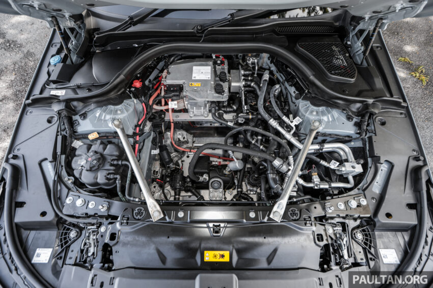 新车实拍: 2024 BMW i5 eDrive40, 单一等级售价42万, 6秒整破百, 极速193km/h, 续航里程582公里, 34分钟充电80% 242495
