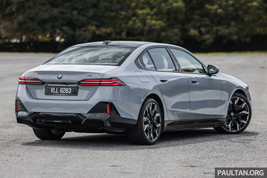 新车实拍: 2024 BMW i5 eDrive40, 单一等级售价42万, 6秒整破百, 极速193km/h, 续航里程582公里, 34分钟充电80% 242453
