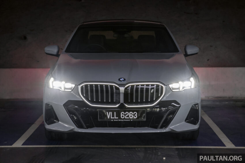 新车实拍: 2024 BMW i5 eDrive40, 单一等级售价42万, 6秒整破百, 极速193km/h, 续航里程582公里, 34分钟充电80% 242498