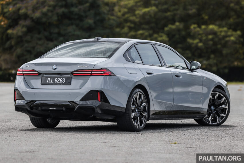 新车实拍: 2024 BMW i5 eDrive40, 单一等级售价42万, 6秒整破百, 极速193km/h, 续航里程582公里, 34分钟充电80% 242454