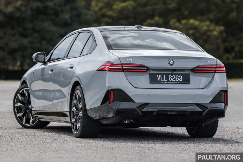 新车实拍: 2024 BMW i5 eDrive40, 单一等级售价42万, 6秒整破百, 极速193km/h, 续航里程582公里, 34分钟充电80% 242456