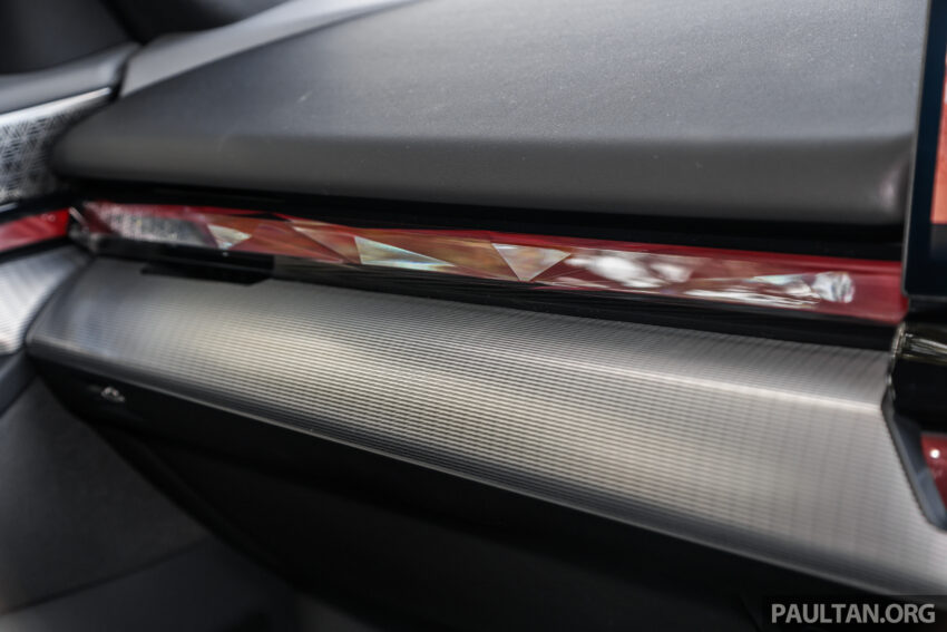 新车实拍: 2024 BMW i5 eDrive40, 单一等级售价42万, 6秒整破百, 极速193km/h, 续航里程582公里, 34分钟充电80% 242604