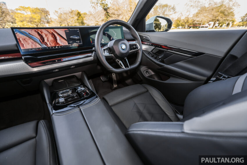 新车实拍: 2024 BMW i5 eDrive40, 单一等级售价42万, 6秒整破百, 极速193km/h, 续航里程582公里, 34分钟充电80% 242609
