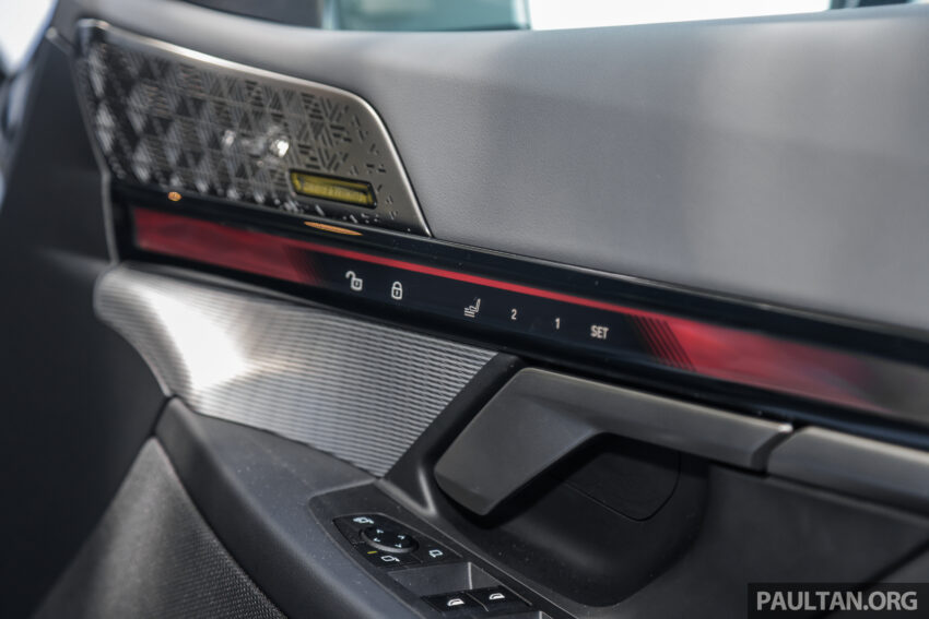新车实拍: 2024 BMW i5 eDrive40, 单一等级售价42万, 6秒整破百, 极速193km/h, 续航里程582公里, 34分钟充电80% 242615