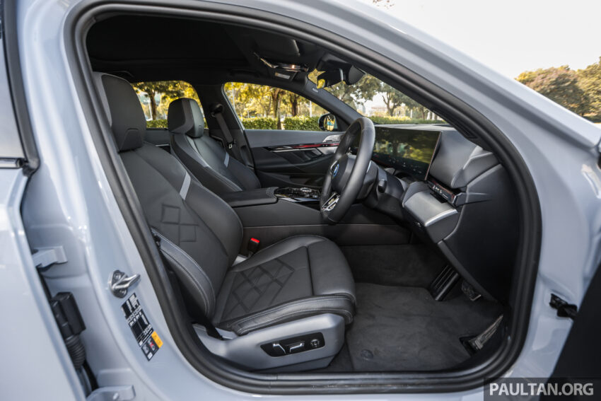 新车实拍: 2024 BMW i5 eDrive40, 单一等级售价42万, 6秒整破百, 极速193km/h, 续航里程582公里, 34分钟充电80% 242616