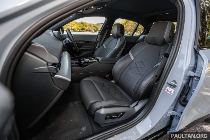 新车实拍: 2024 BMW i5 eDrive40, 单一等级售价42万, 6秒整破百, 极速193km/h, 续航里程582公里, 34分钟充电80% 242622