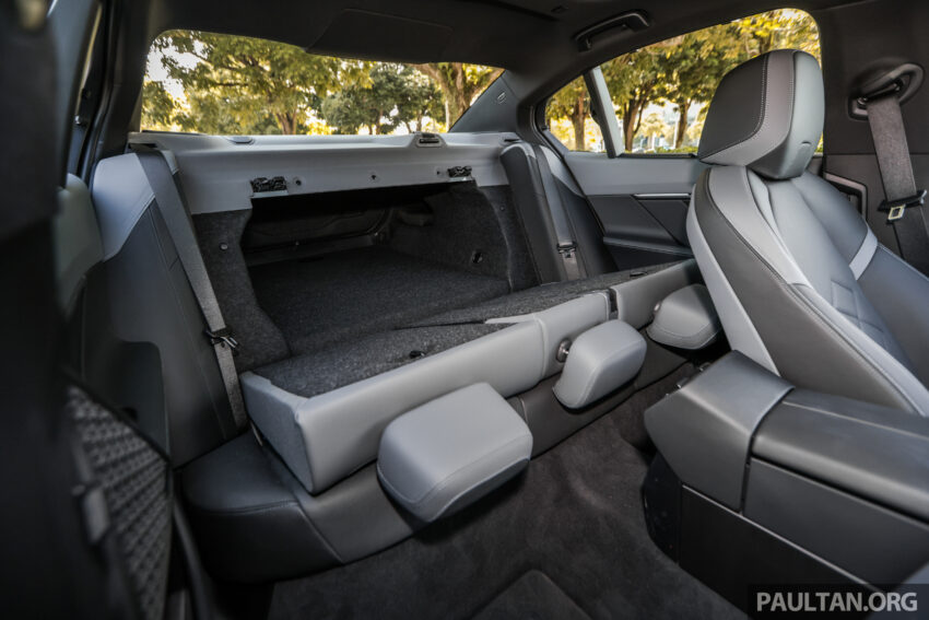 新车实拍: 2024 BMW i5 eDrive40, 单一等级售价42万, 6秒整破百, 极速193km/h, 续航里程582公里, 34分钟充电80% 242632