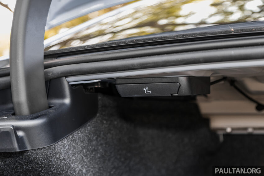 新车实拍: 2024 BMW i5 eDrive40, 单一等级售价42万, 6秒整破百, 极速193km/h, 续航里程582公里, 34分钟充电80% 242641