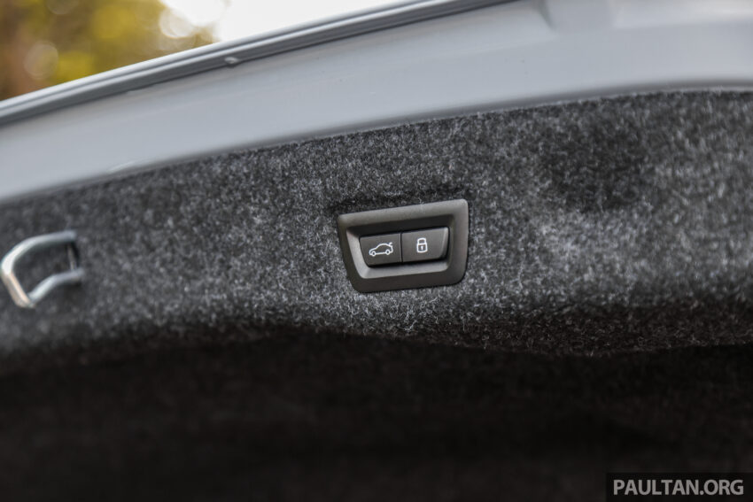 新车实拍: 2024 BMW i5 eDrive40, 单一等级售价42万, 6秒整破百, 极速193km/h, 续航里程582公里, 34分钟充电80% 242642