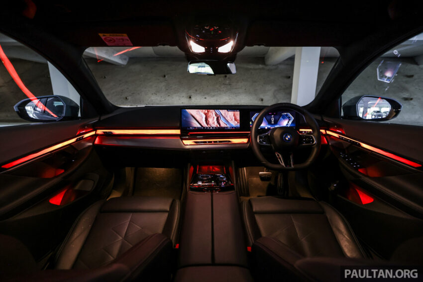 新车实拍: 2024 BMW i5 eDrive40, 单一等级售价42万, 6秒整破百, 极速193km/h, 续航里程582公里, 34分钟充电80% 242643