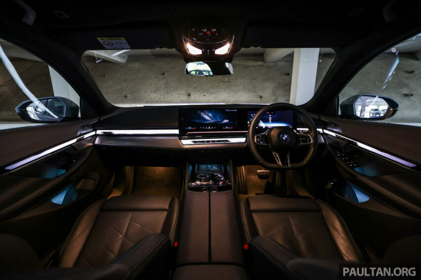 新车实拍: 2024 BMW i5 eDrive40, 单一等级售价42万, 6秒整破百, 极速193km/h, 续航里程582公里, 34分钟充电80% 242647