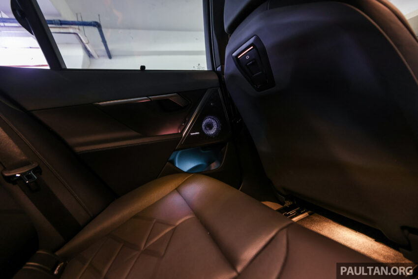 新车实拍: 2024 BMW i5 eDrive40, 单一等级售价42万, 6秒整破百, 极速193km/h, 续航里程582公里, 34分钟充电80% 242650