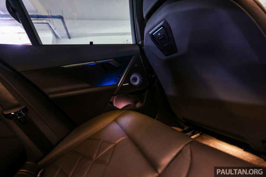 新车实拍: 2024 BMW i5 eDrive40, 单一等级售价42万, 6秒整破百, 极速193km/h, 续航里程582公里, 34分钟充电80% 242652