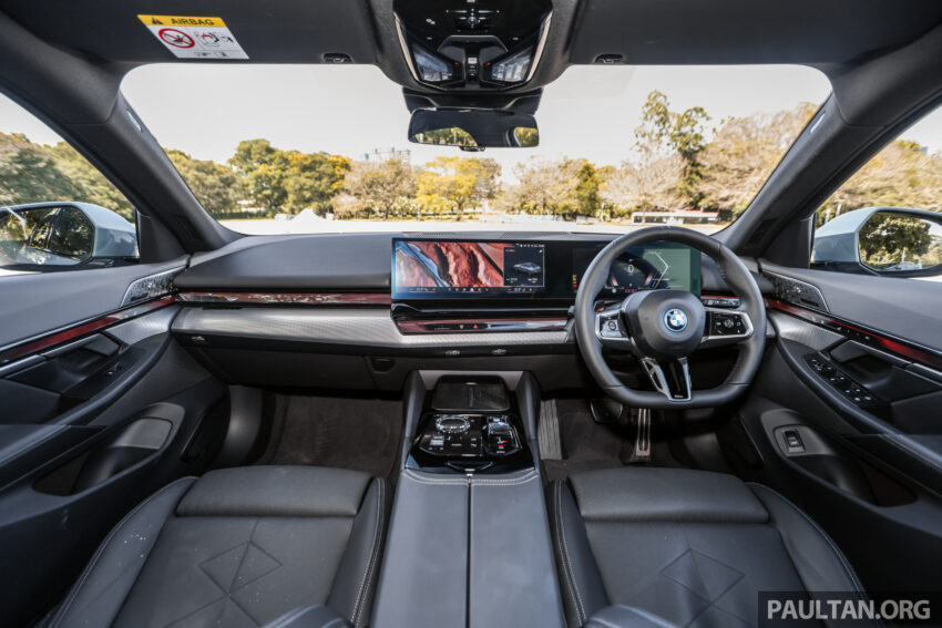 新车实拍: 2024 BMW i5 eDrive40, 单一等级售价42万, 6秒整破百, 极速193km/h, 续航里程582公里, 34分钟充电80% 242503