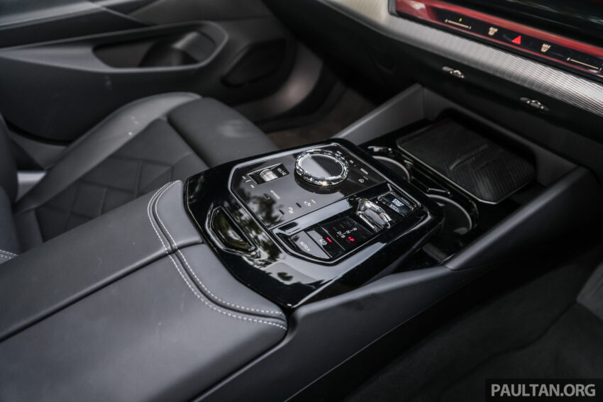 新车实拍: 2024 BMW i5 eDrive40, 单一等级售价42万, 6秒整破百, 极速193km/h, 续航里程582公里, 34分钟充电80% 242594