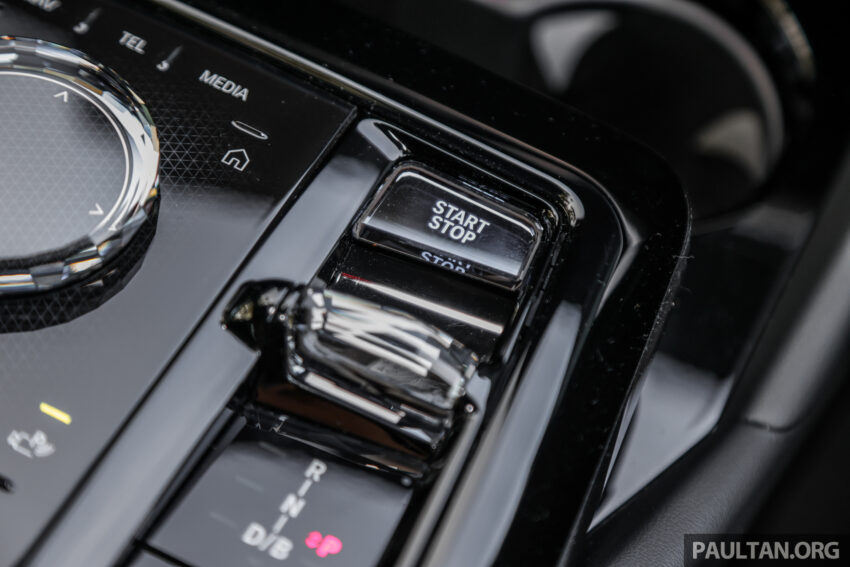 新车实拍: 2024 BMW i5 eDrive40, 单一等级售价42万, 6秒整破百, 极速193km/h, 续航里程582公里, 34分钟充电80% 242597