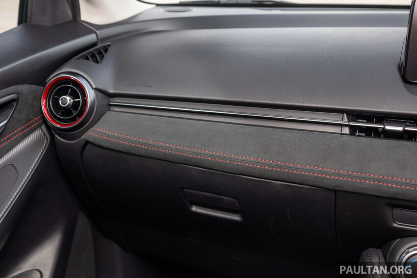 新车实拍: 2024 Mazda 2 1.5 High Sedan 与 Hatchback 小改款, 仅单一等级, 外观小改+配备小幅升级, 售价10.9万 243671