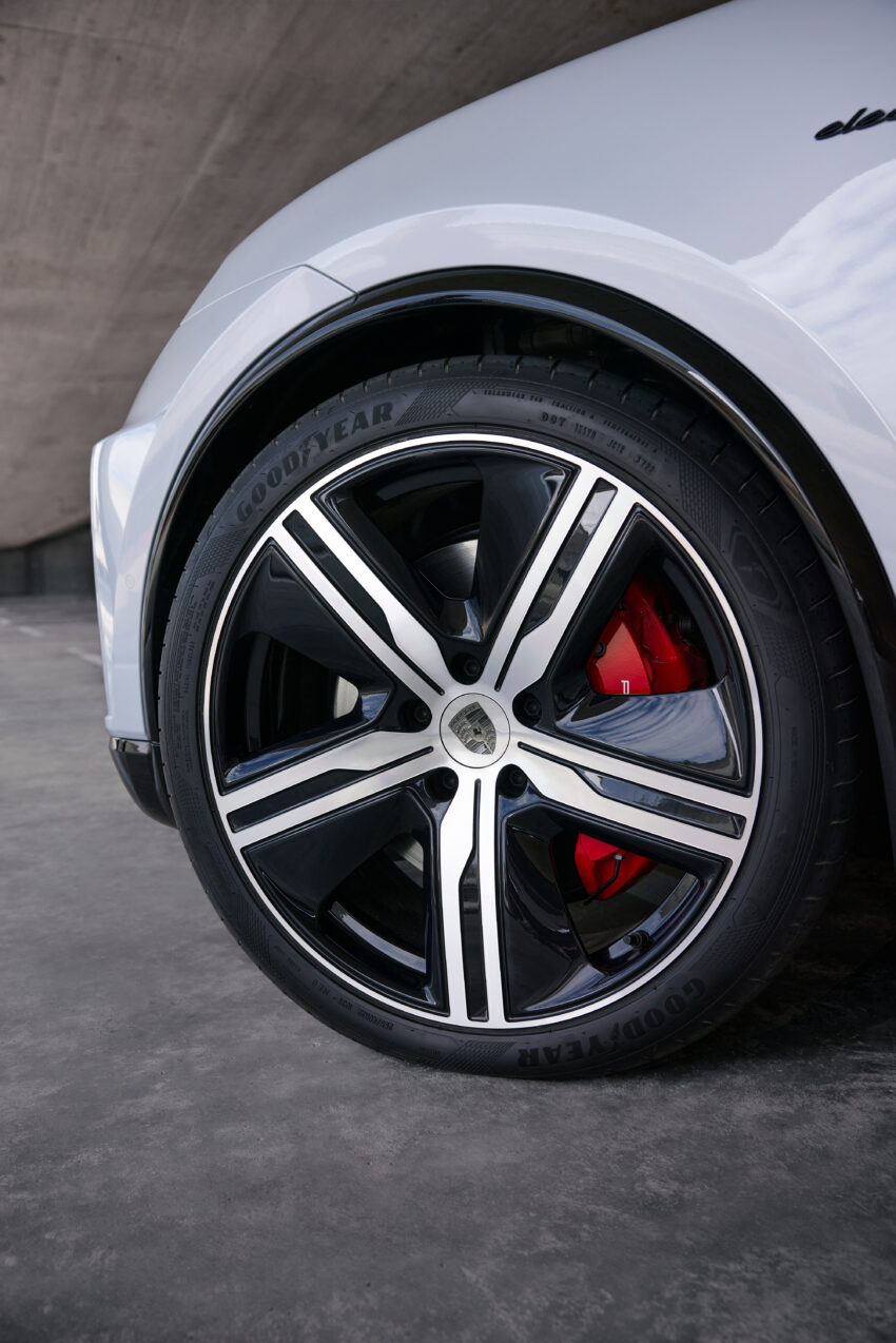 第二代 Porsche Macan 全球首发, 转型成纯电动高性能SUV, 最快3.3秒破百, 极速达260km/h, 续航里程达613公里 245450