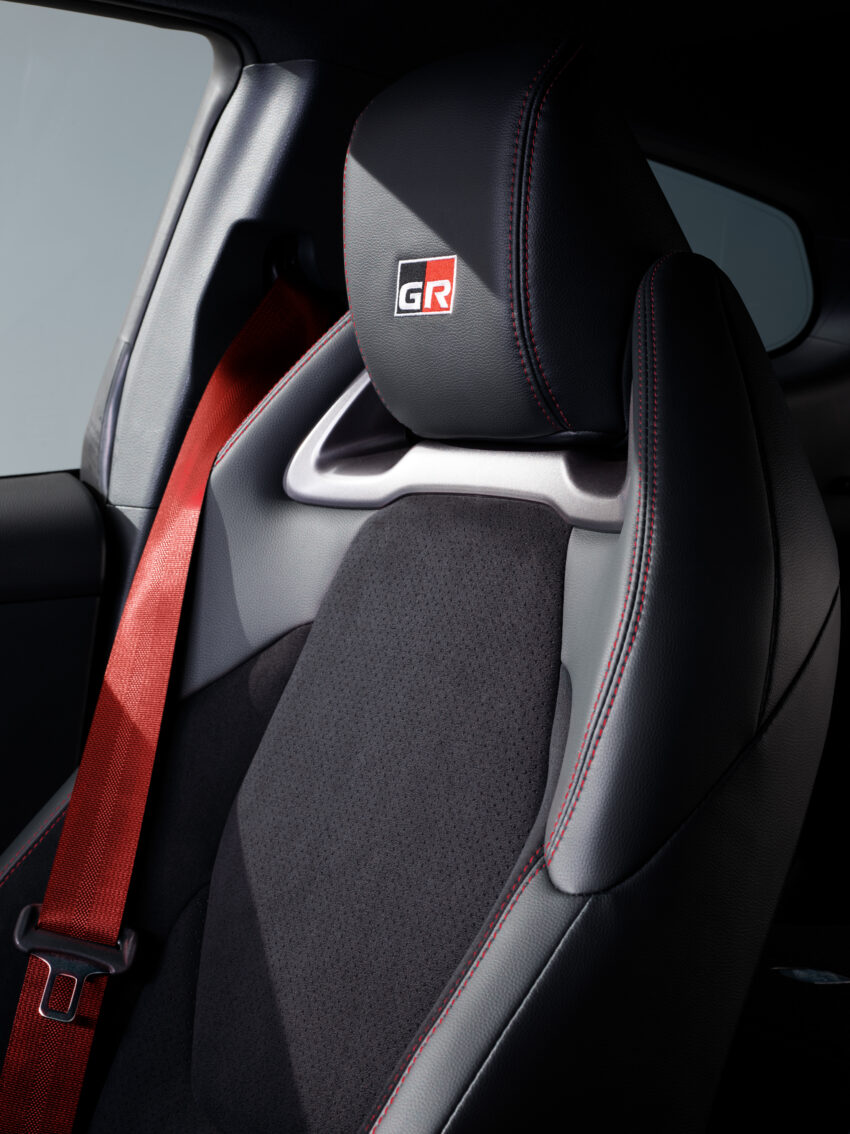 Toyota GR Yaris 小改款亮相东京改装车展, 新增自排变速箱选项, 动力更强劲、车体结构强化, 中控台更符合人体工学 244323