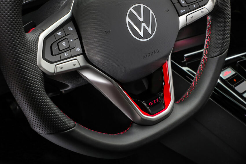 八代小改款 Volkswagen Golf MK8.5 全球首发, 方向盘听取意见改用回传统实体按键, GTI 与 GTE 版性能数据更强 245355
