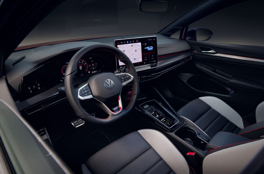 2025 Volkswagen Golf GTI 小改款伪装车亮相！搭全新大尺寸中控屏、重新采用实体按钮、语音助手集成 ChatGPT 244162