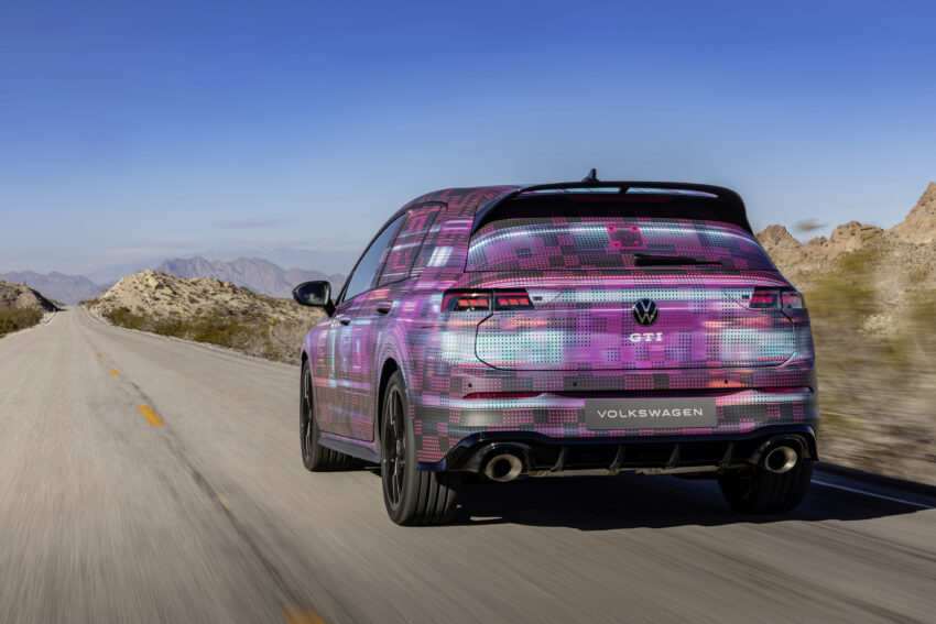 2025 Volkswagen Golf GTI 小改款伪装车亮相！搭全新大尺寸中控屏、重新采用实体按钮、语音助手集成 ChatGPT 244157