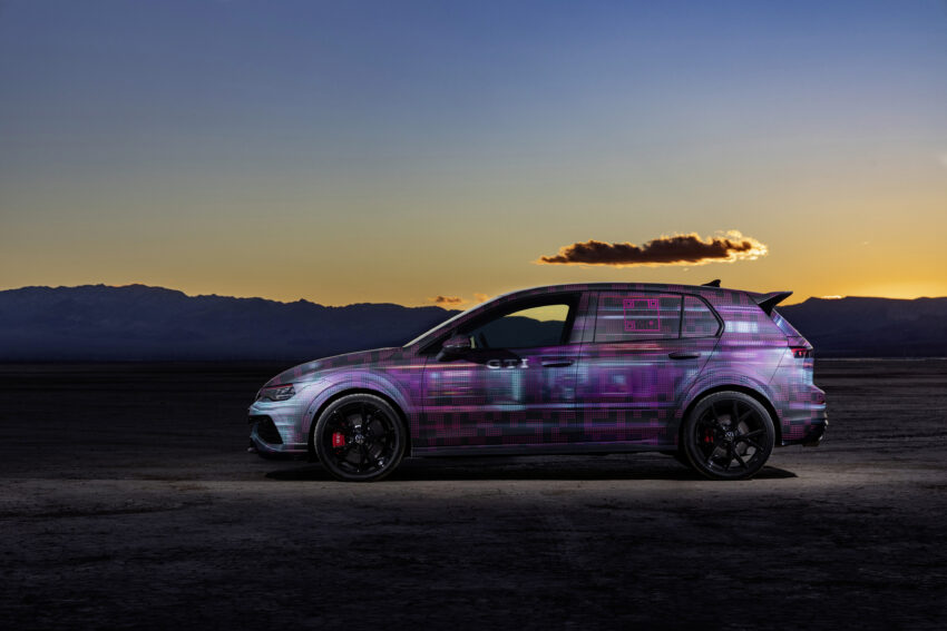 2025 Volkswagen Golf GTI 小改款伪装车亮相！搭全新大尺寸中控屏、重新采用实体按钮、语音助手集成 ChatGPT 244154